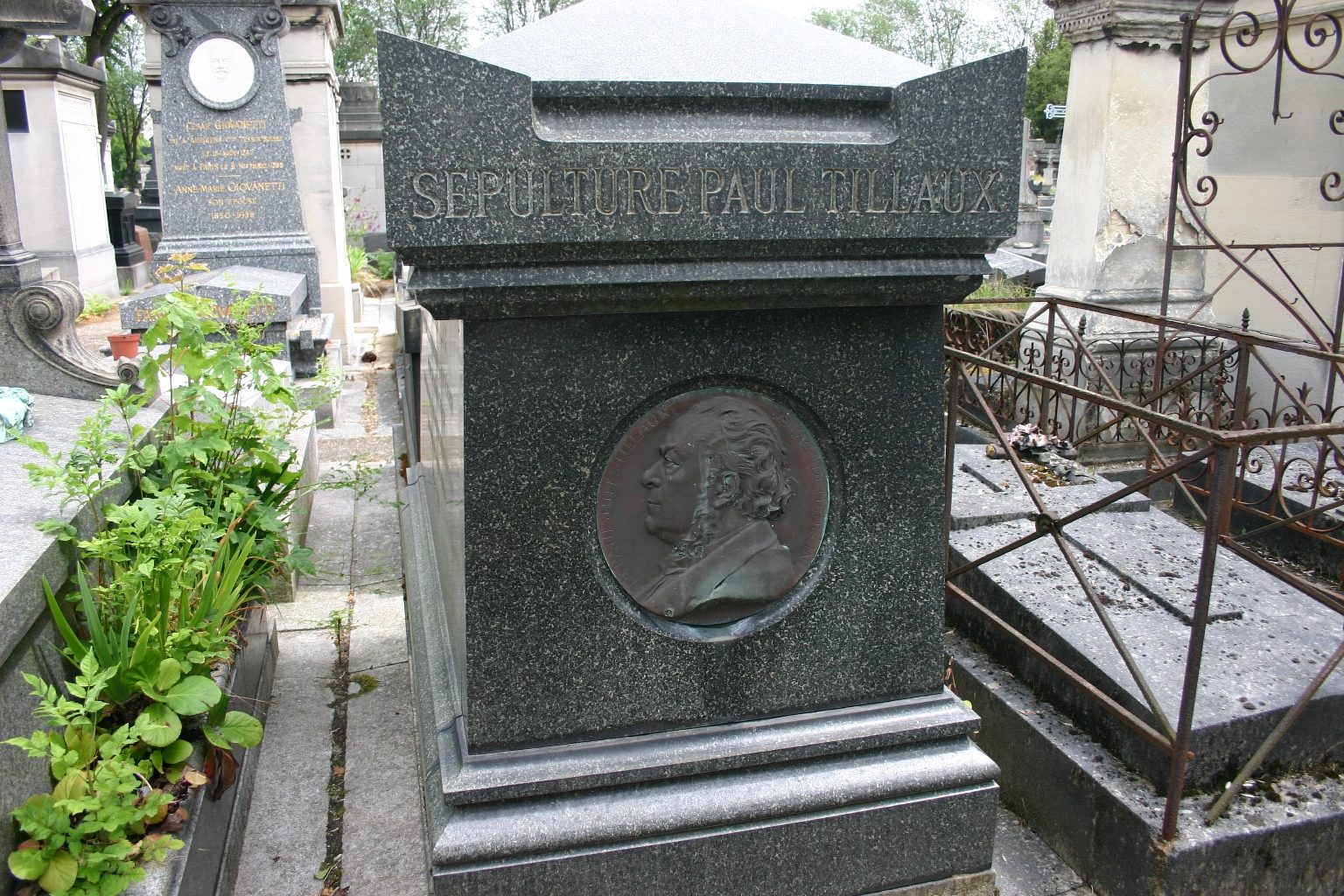 Paul%20Tillaux%27s%20tomb%2C%20Pere%20Lachaise%20Cemetery%2C%20Paris%20-%2002.JPG